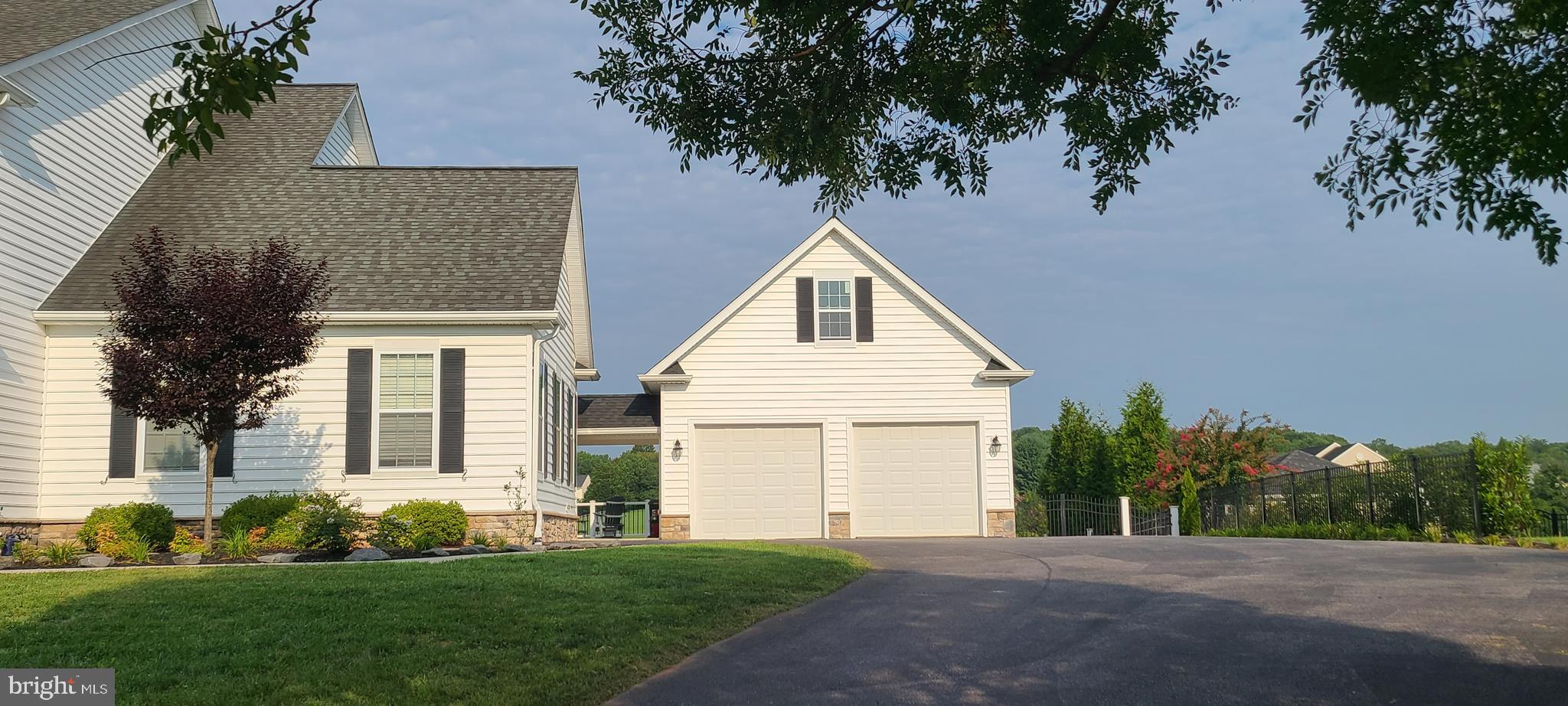 8111 HOLLY MANOR WAY