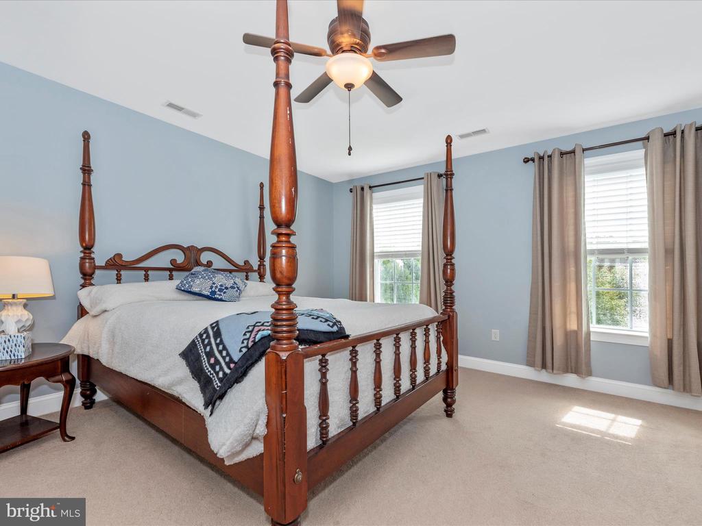 8111 HOLLY MANOR WAY