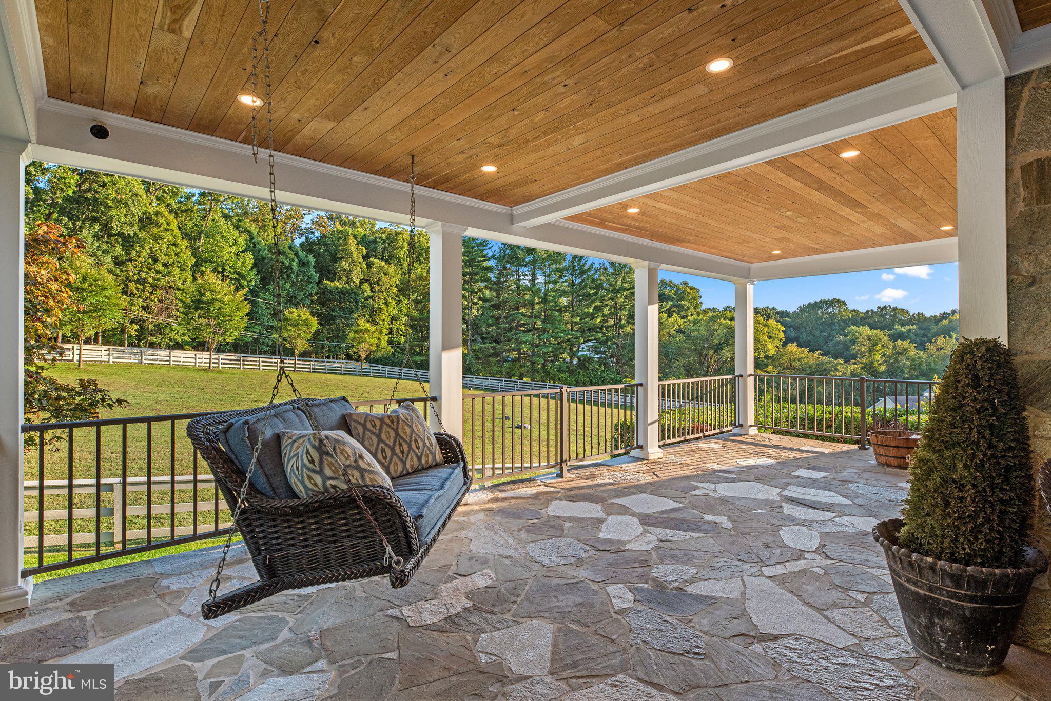 7122 Deer Valley Rd