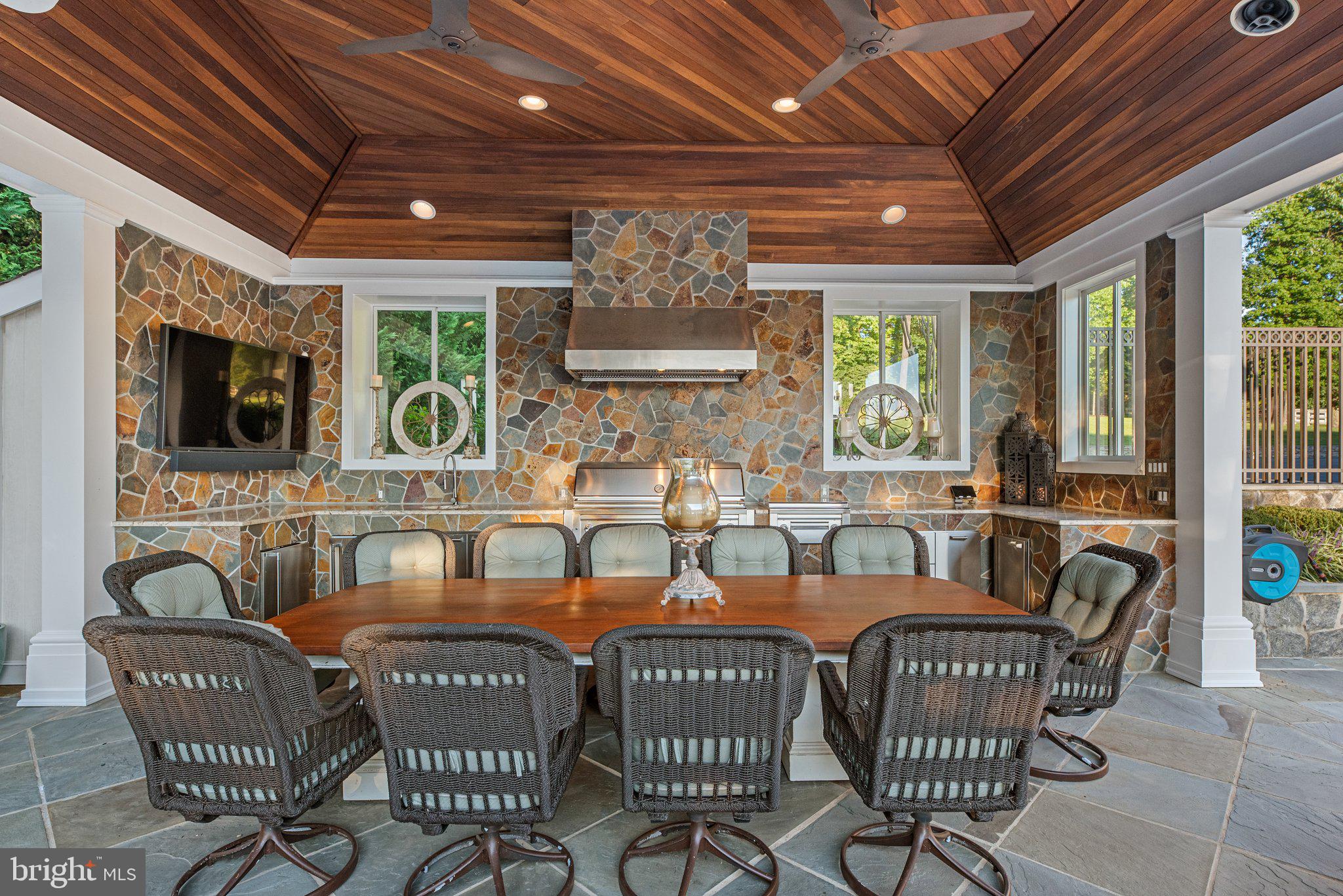 7122 Deer Valley Rd