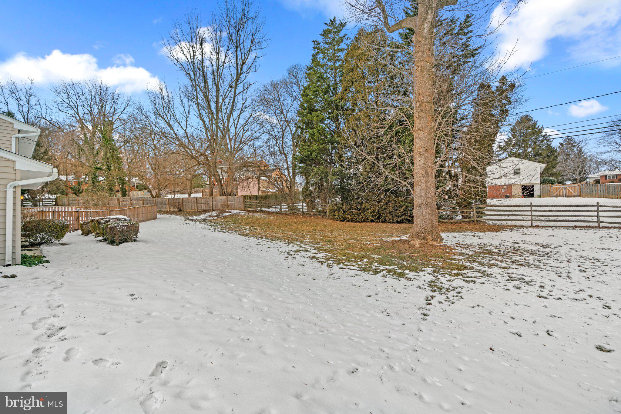 5027 Lake Circle Ct