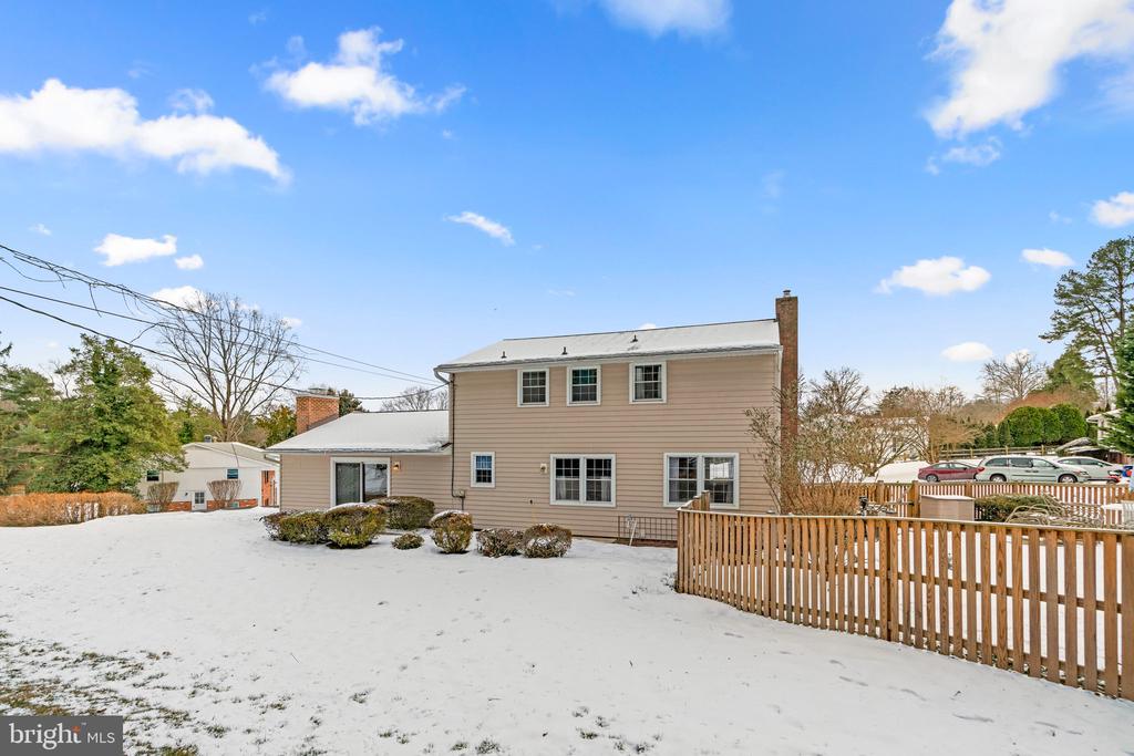 5027 Lake Circle Ct