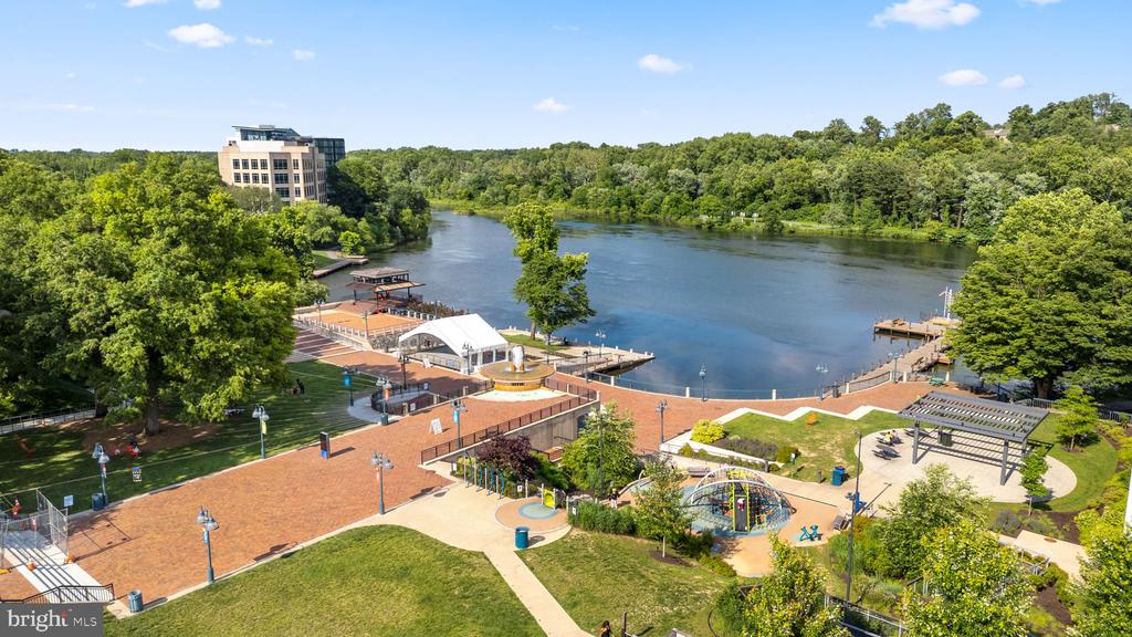 5027 Lake Circle Ct