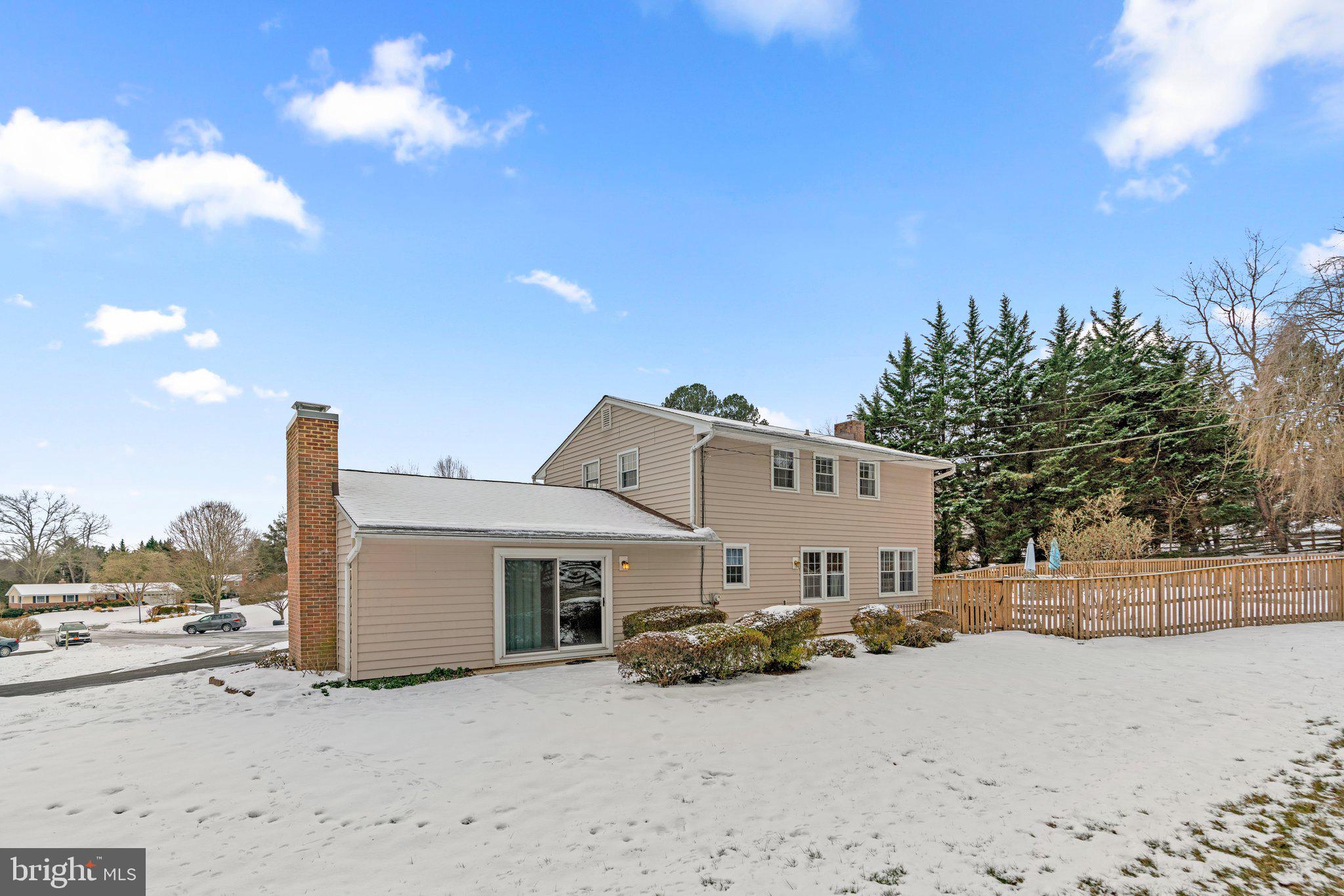5027 Lake Circle Ct