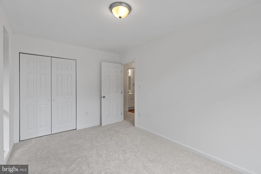 5338 LIGHTNING VIEW ROAD