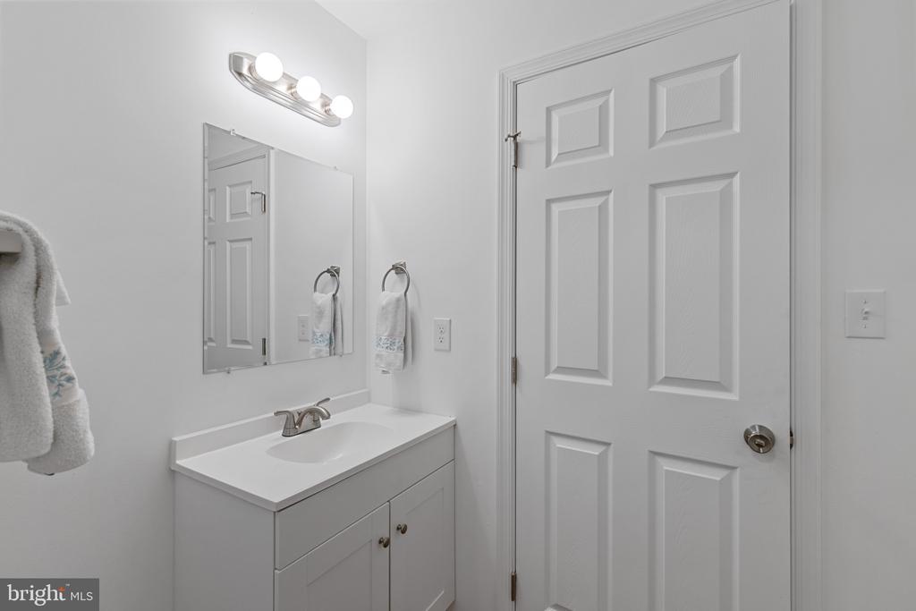 5338 LIGHTNING VIEW ROAD