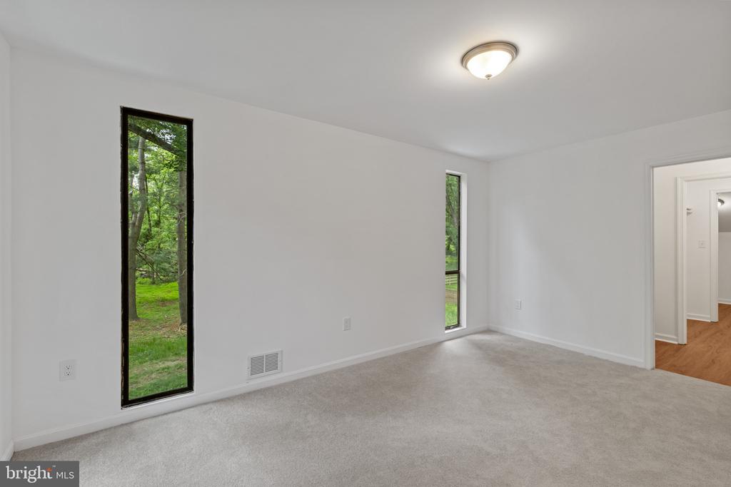 5338 LIGHTNING VIEW ROAD