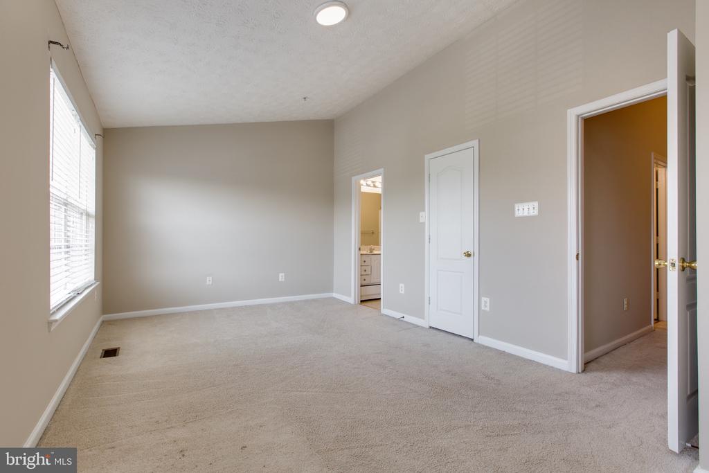 3274 HALCYON COURT