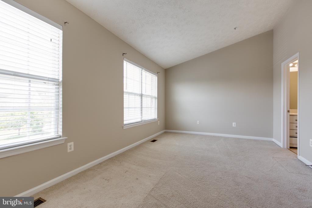 3274 HALCYON COURT