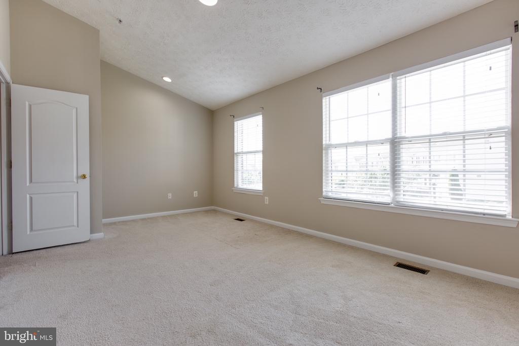 3274 HALCYON COURT