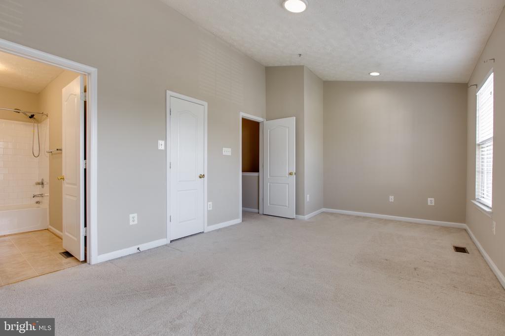 3274 HALCYON COURT