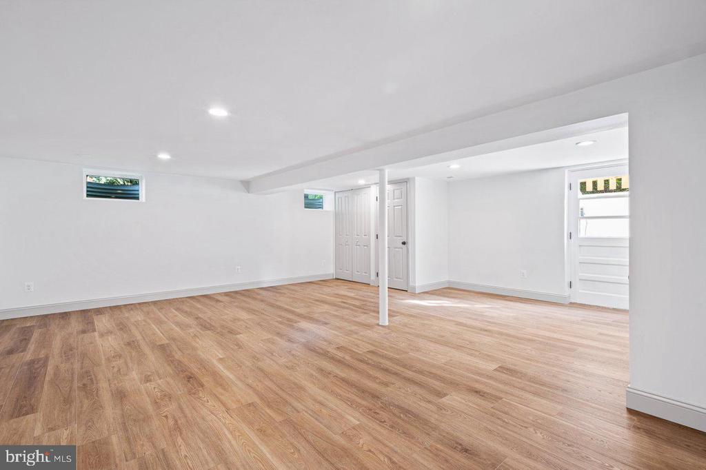 4702 Parkvale Rd
