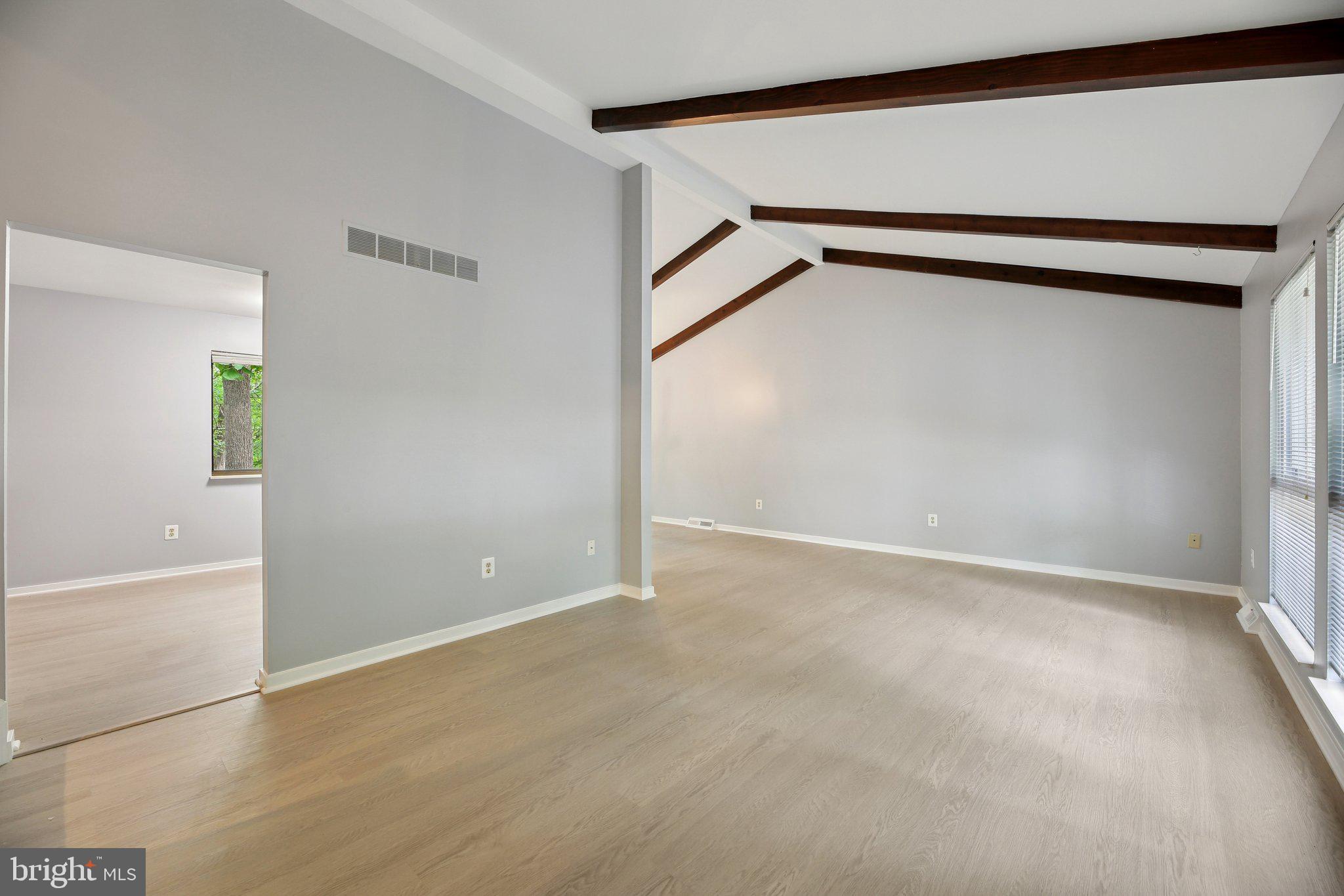 5445 CROWFLOCK COURT