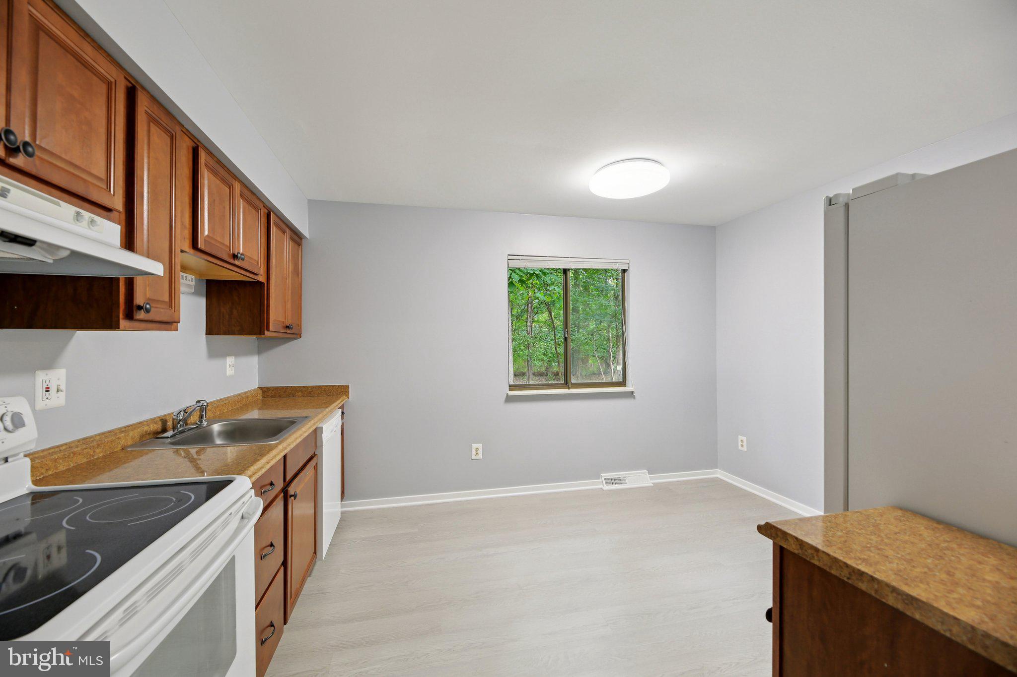 5445 CROWFLOCK COURT