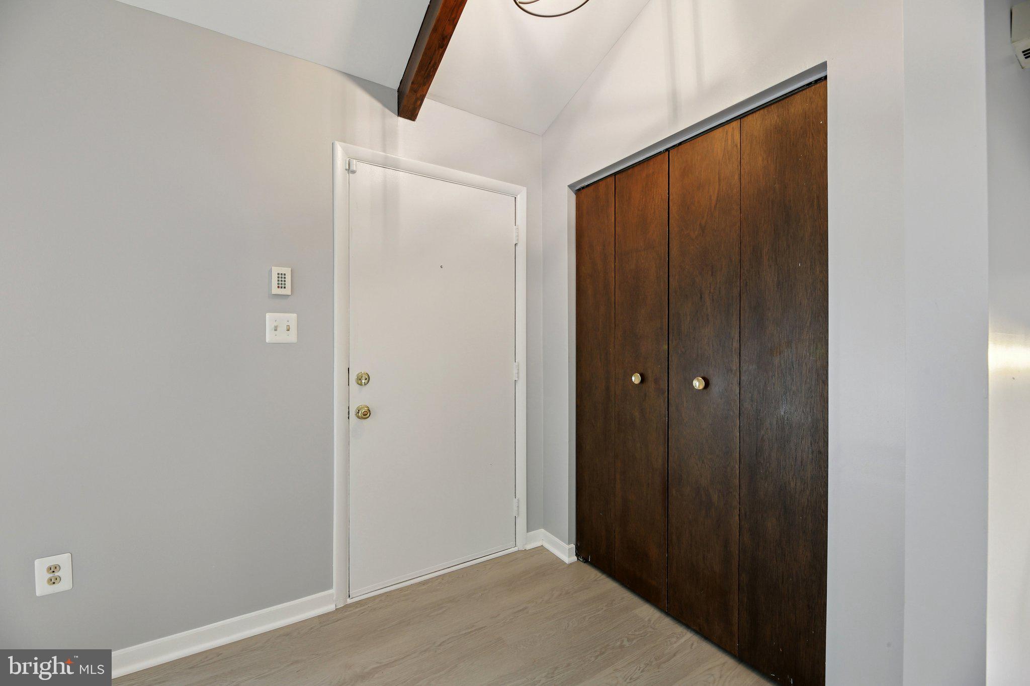 5445 CROWFLOCK COURT