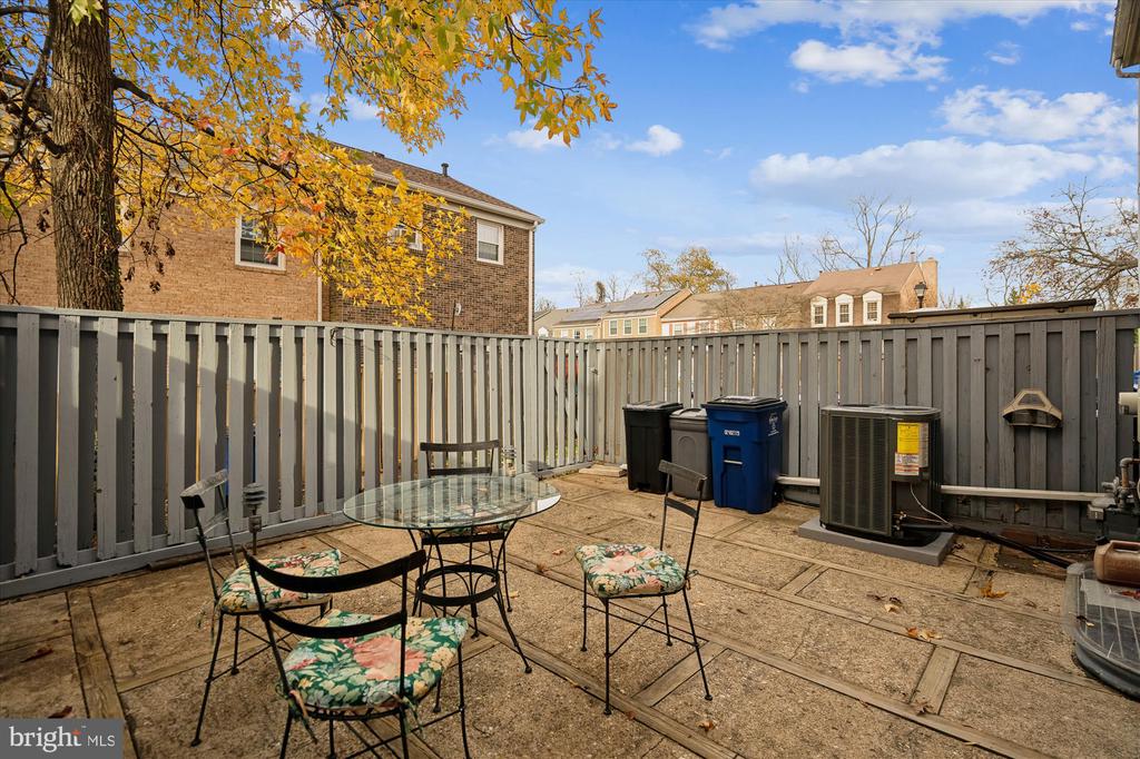 5822 HUMBLEBEE ROAD