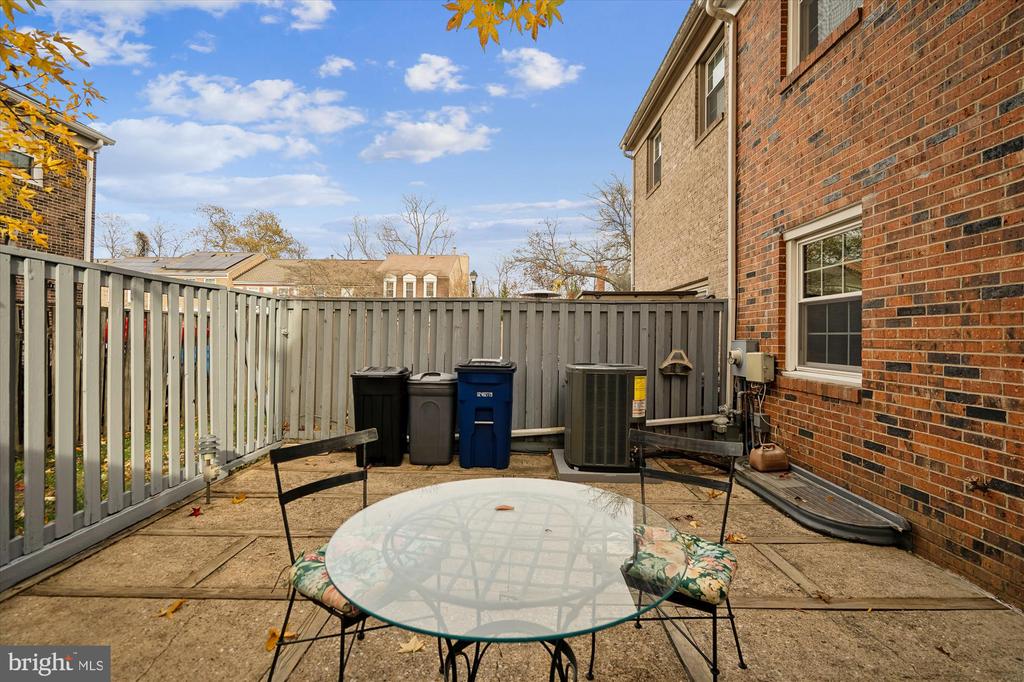 5822 HUMBLEBEE ROAD