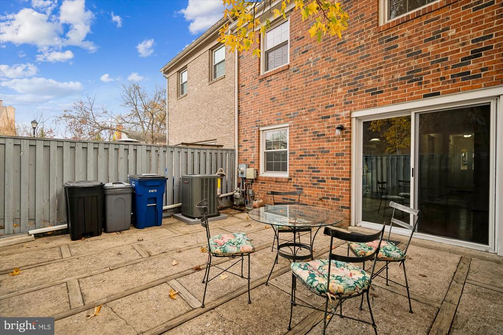 5822 HUMBLEBEE ROAD