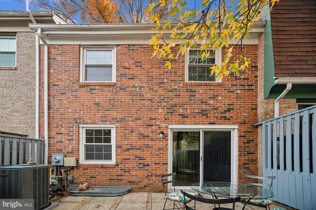 5822 HUMBLEBEE ROAD