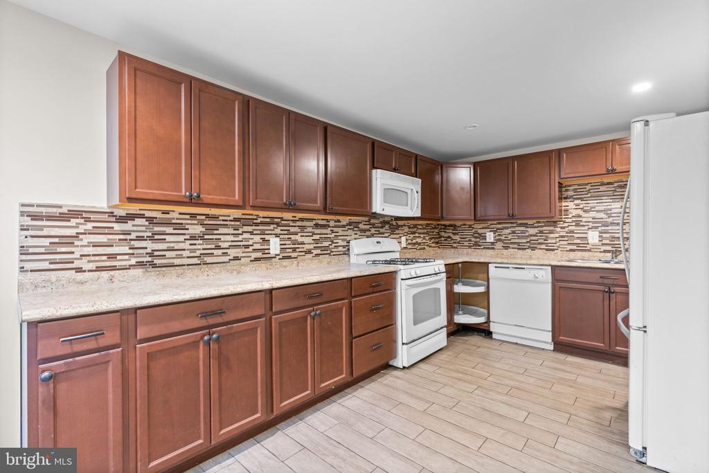 8483 FREDERICK ROAD