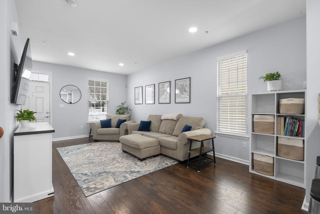 7112 PENNY LANE