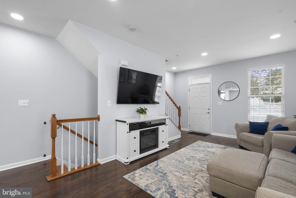 7112 PENNY LANE