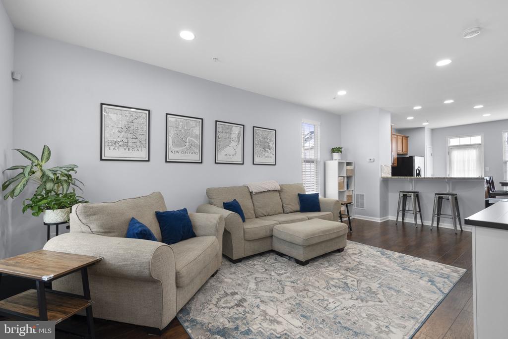 7112 PENNY LANE