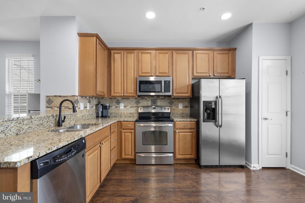 7112 PENNY LANE