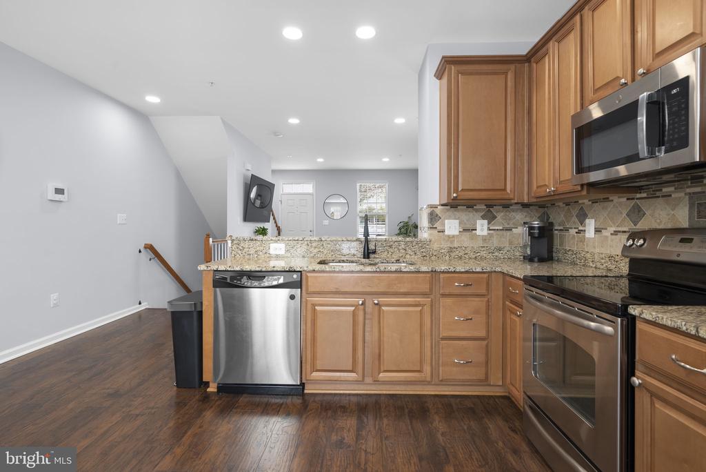 7112 PENNY LANE