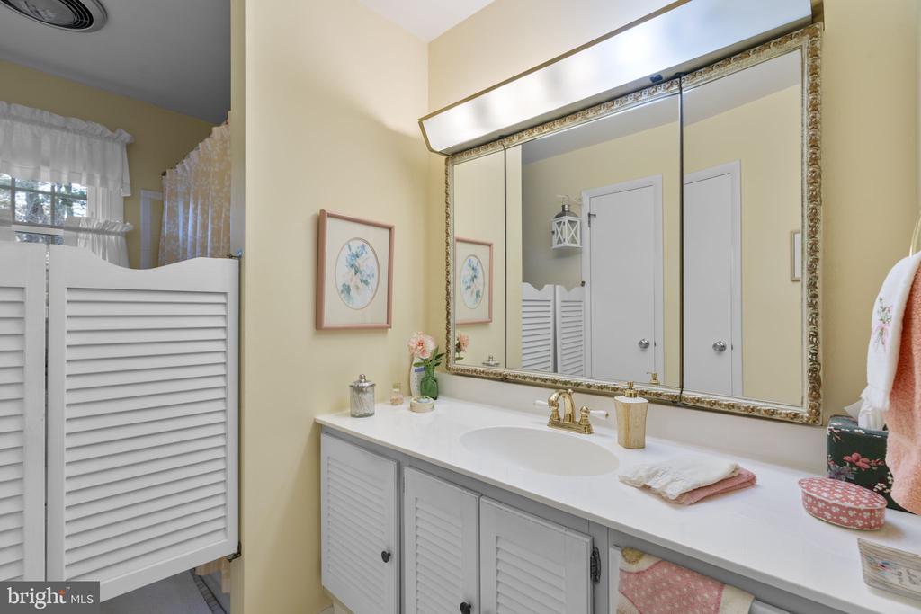 10115 GREEN CLOVER DRIVE
