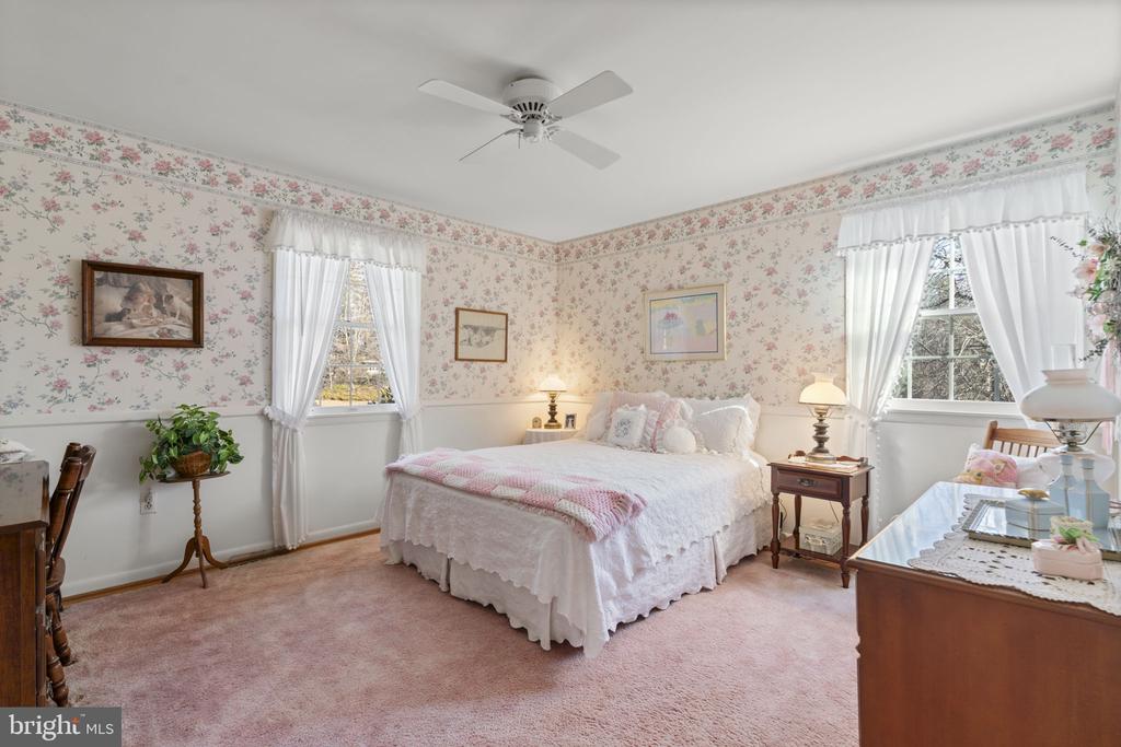10115 GREEN CLOVER DRIVE