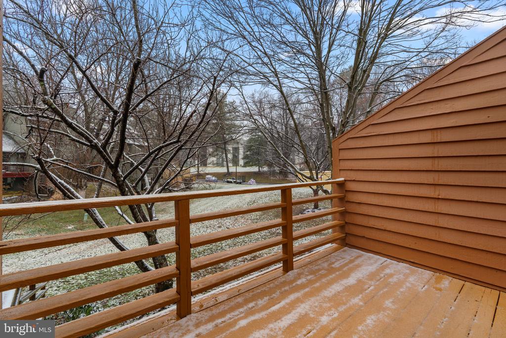 5585 SUFFIELD COURT