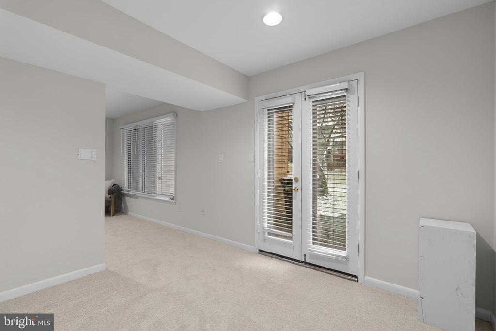 5585 SUFFIELD COURT