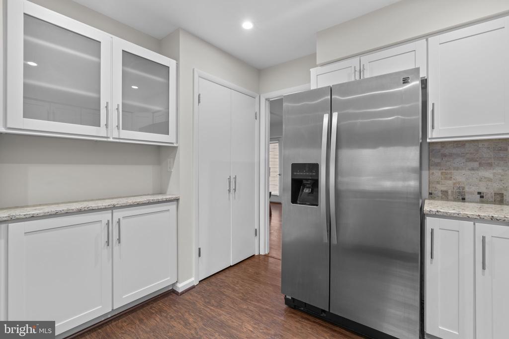5585 SUFFIELD COURT