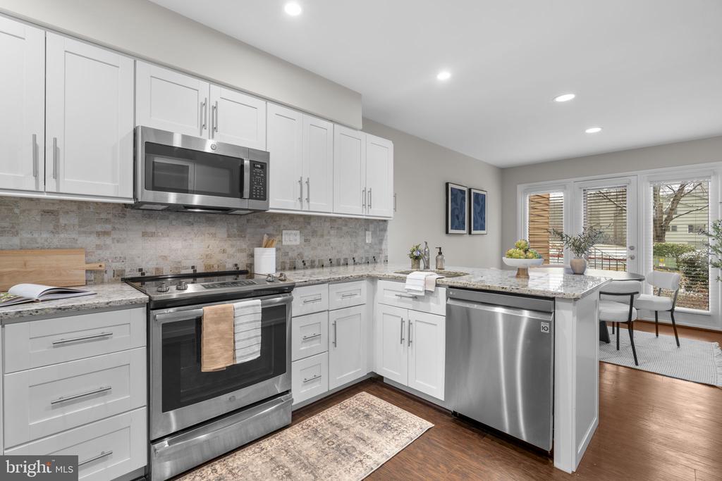 5585 SUFFIELD COURT