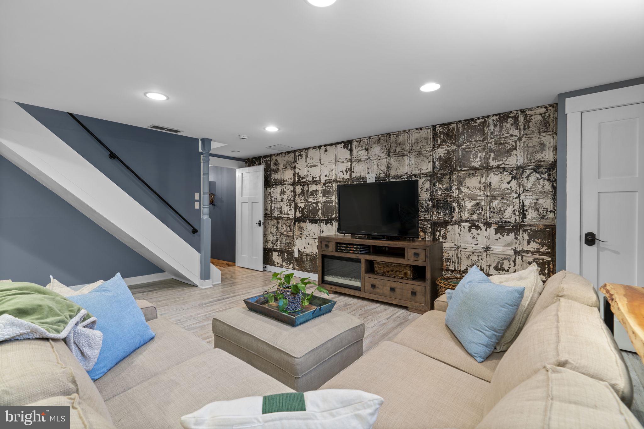 3618 UNDEROAK DRIVE