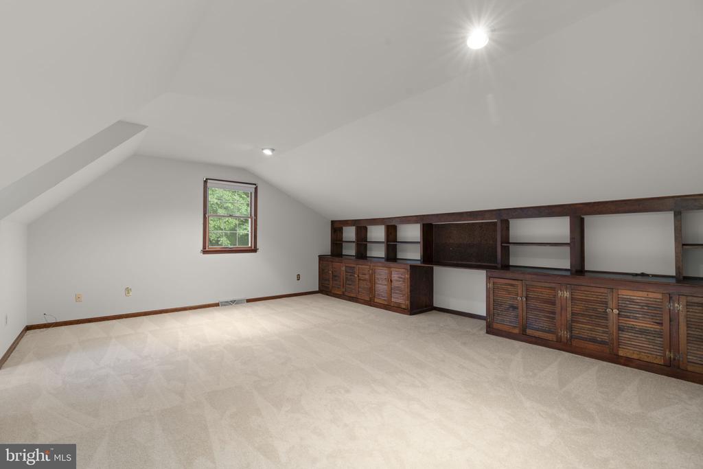 10054 GREEN CLOVER DRIVE