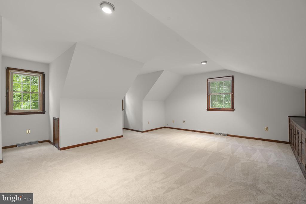 10054 GREEN CLOVER DRIVE