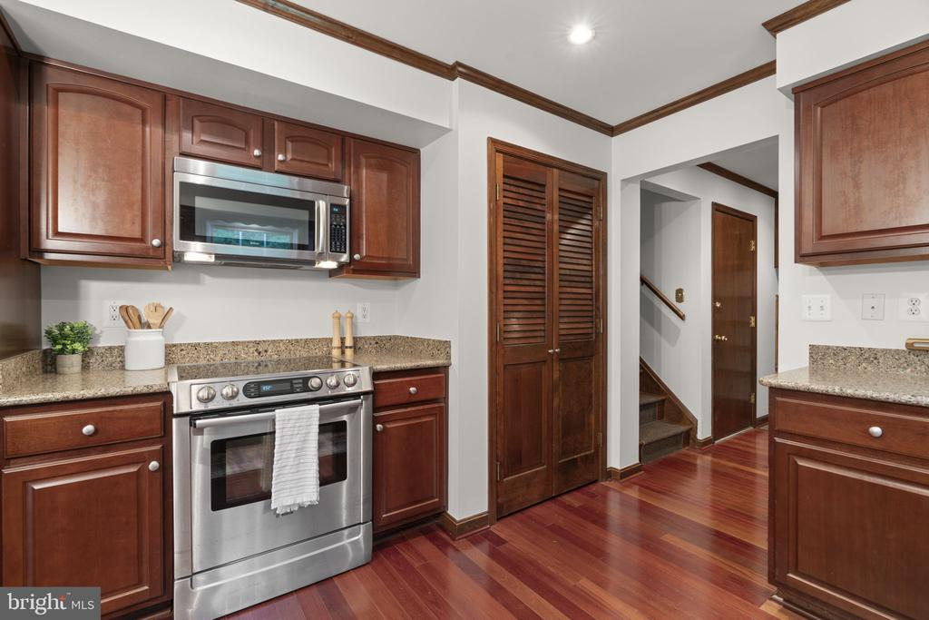 10054 GREEN CLOVER DRIVE