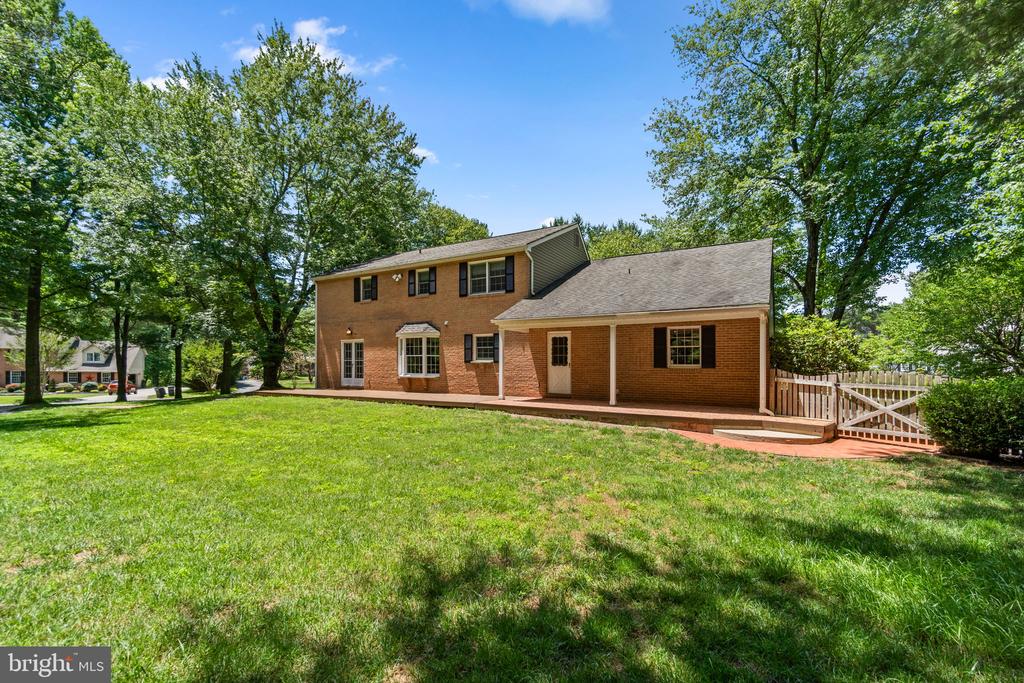 10054 GREEN CLOVER DRIVE