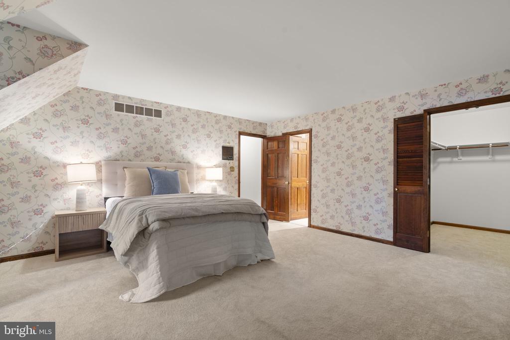 10054 GREEN CLOVER DRIVE