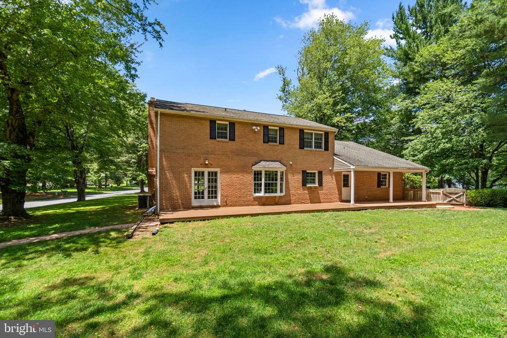 10054 GREEN CLOVER DRIVE