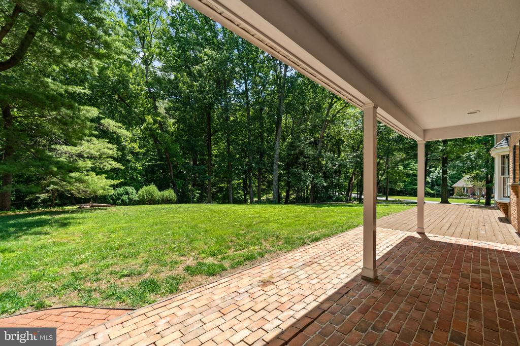 10054 GREEN CLOVER DRIVE