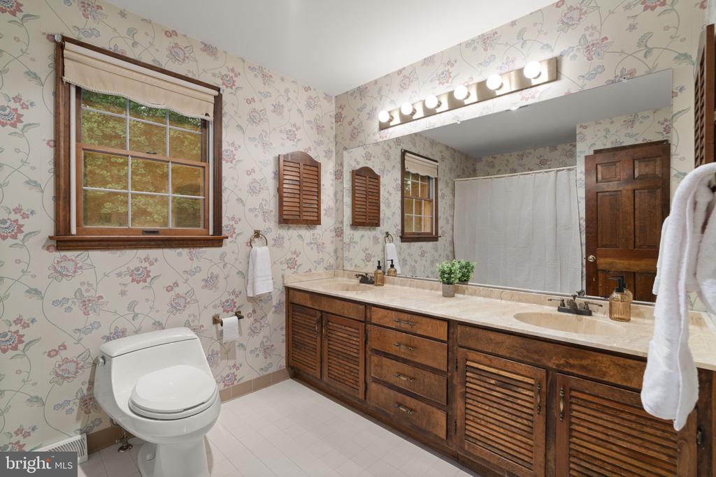 10054 GREEN CLOVER DRIVE