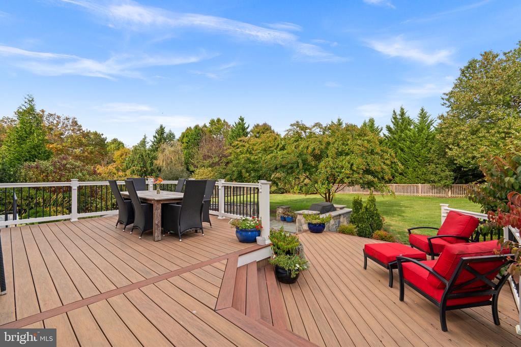 7108 CARLISLE COURT