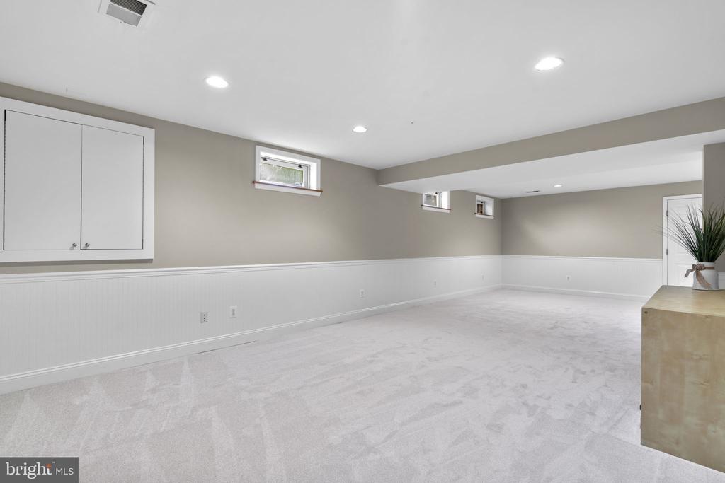 7108 CARLISLE COURT