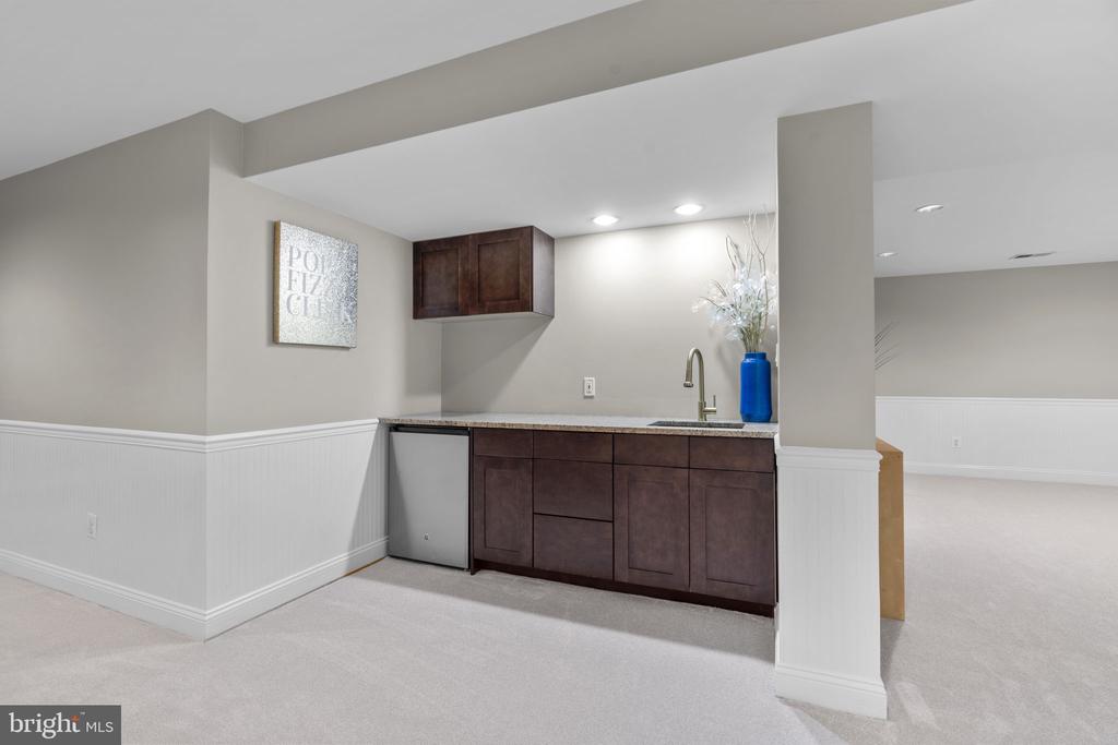 7108 CARLISLE COURT
