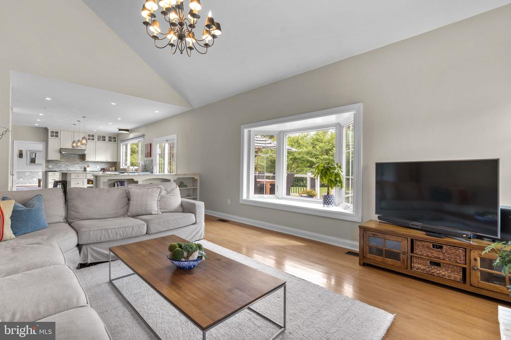 7108 CARLISLE COURT