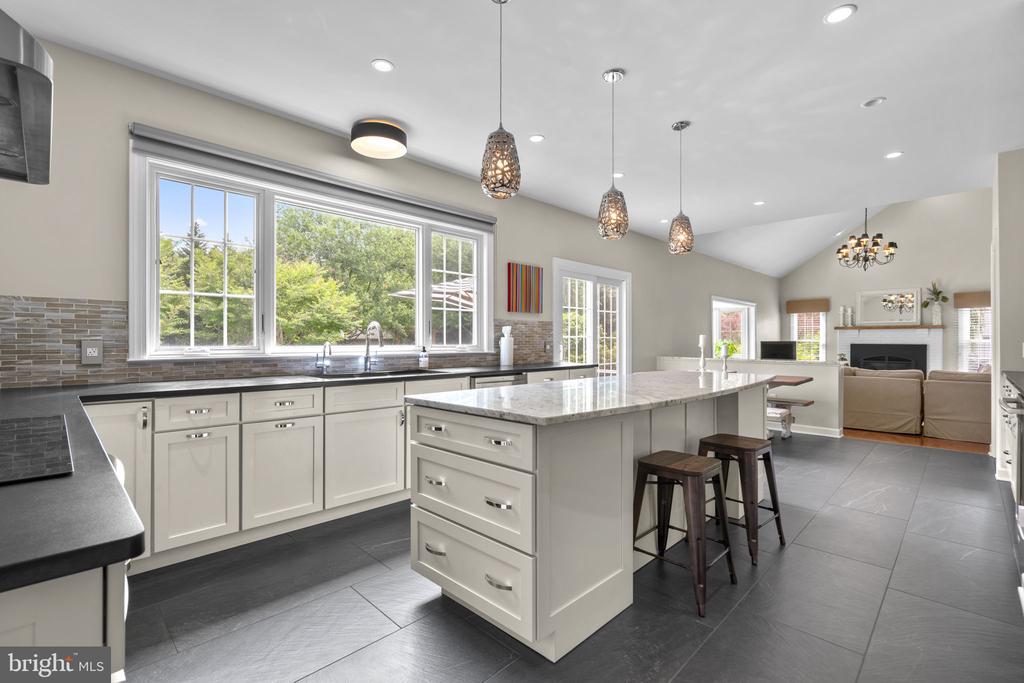7108 CARLISLE COURT