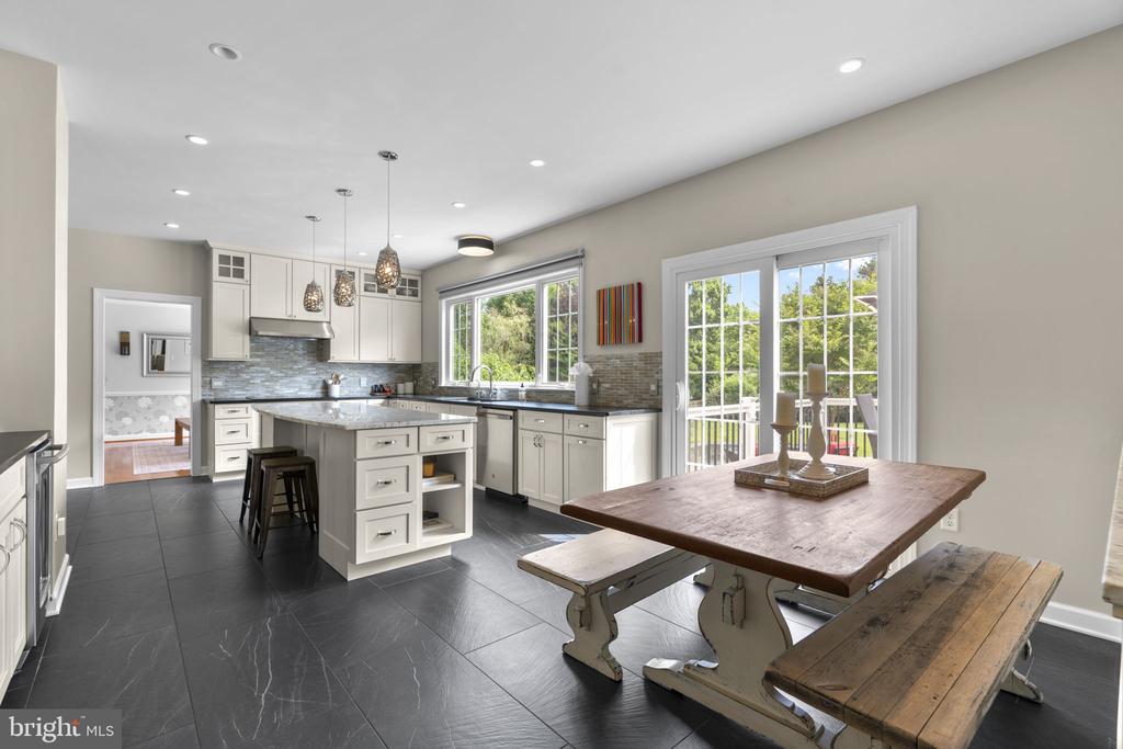7108 CARLISLE COURT
